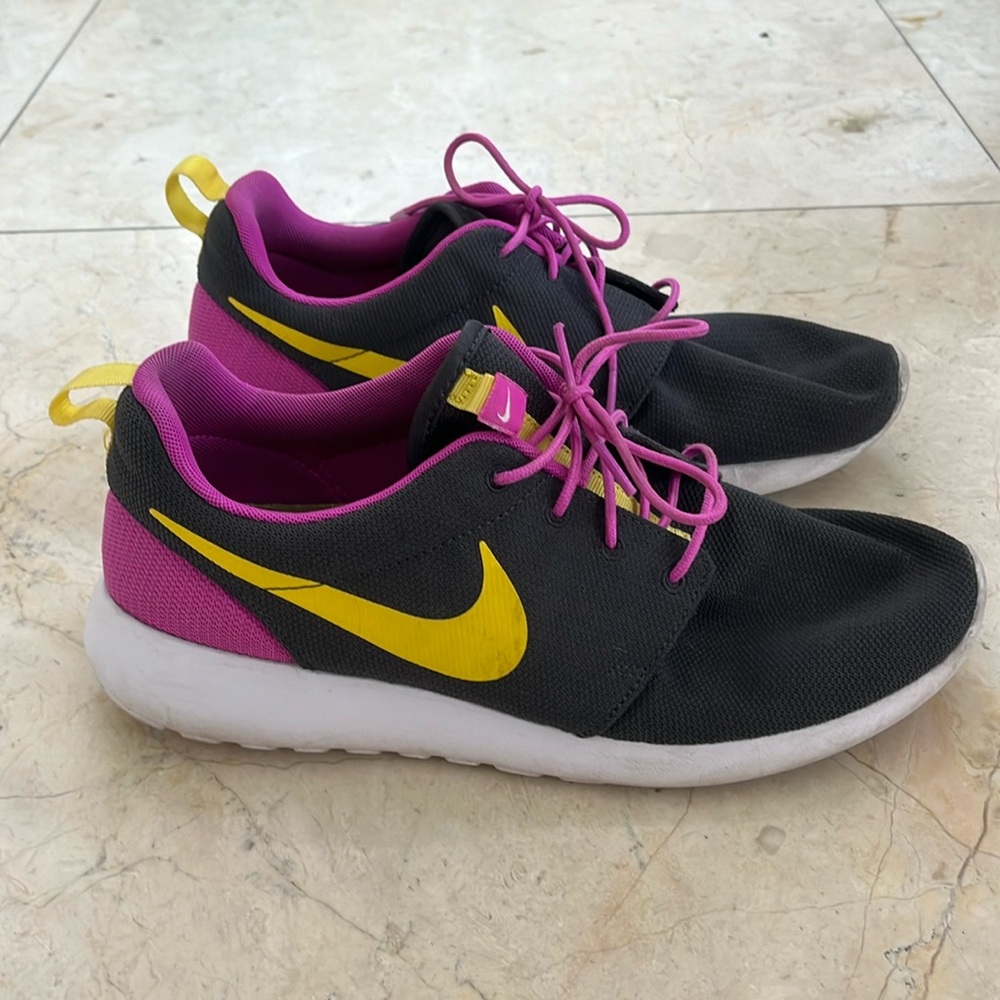 Nike Roshe One Sneakers